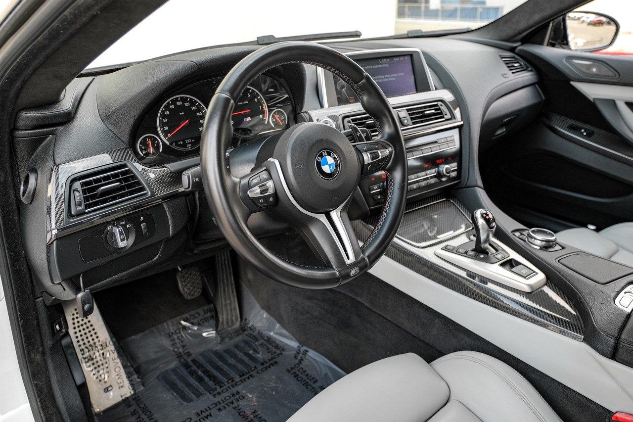 BMW M6 Vehicle Main Gallery Image 03