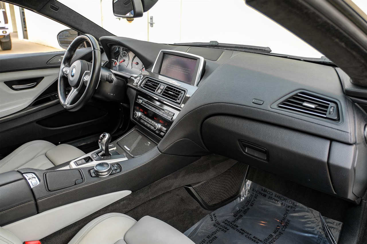 BMW M6 Vehicle Main Gallery Image 12