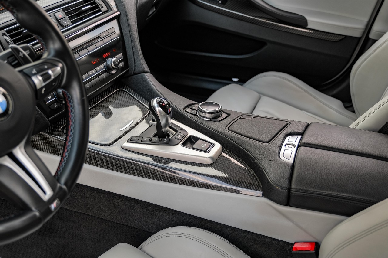BMW M6 Vehicle Main Gallery Image 24