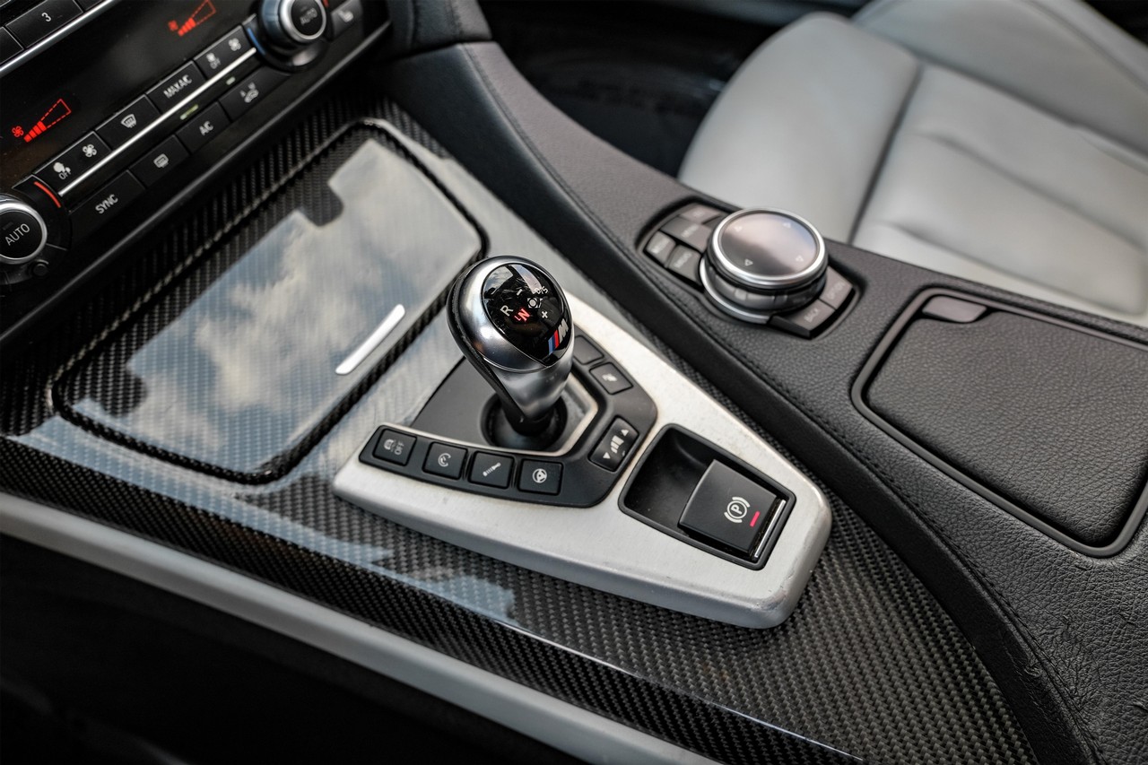BMW M6 Vehicle Main Gallery Image 25