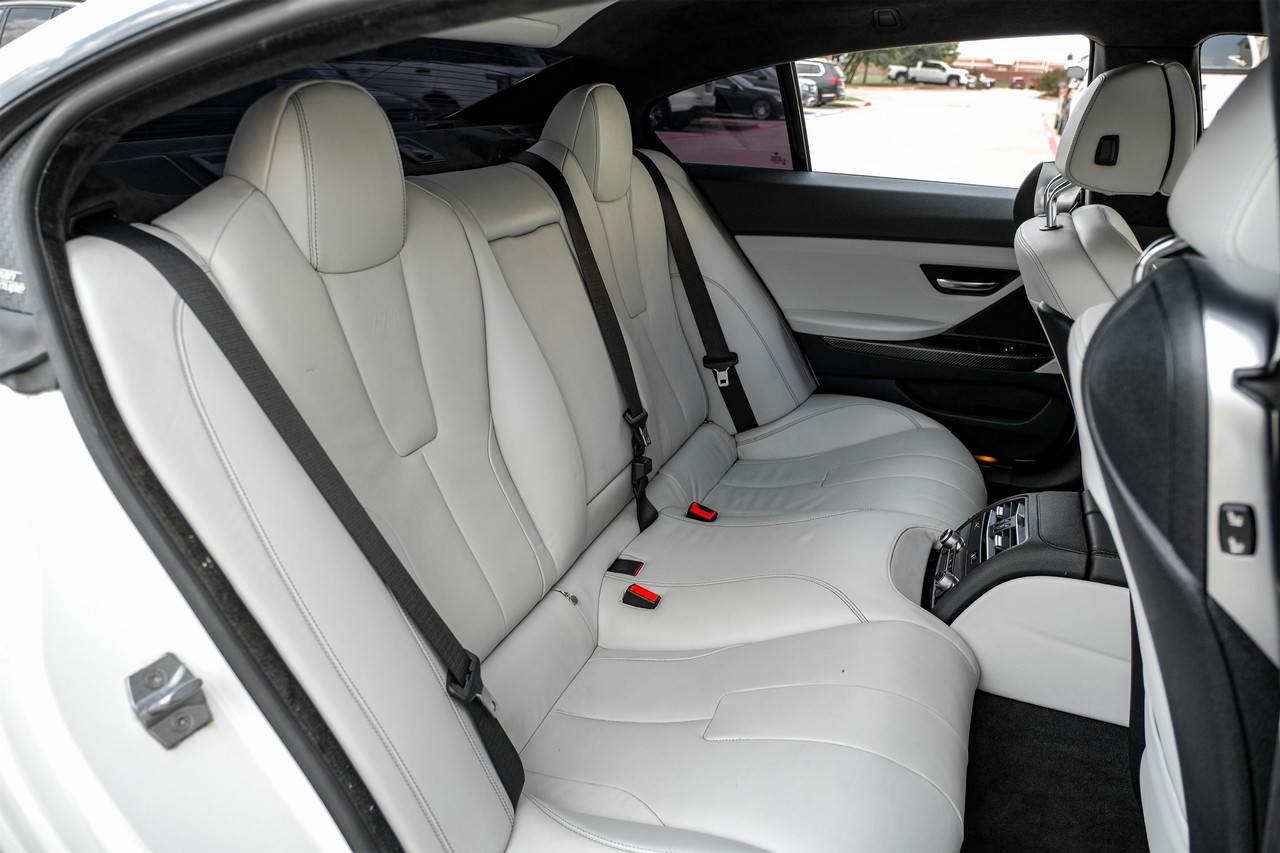 BMW M6 Vehicle Main Gallery Image 34