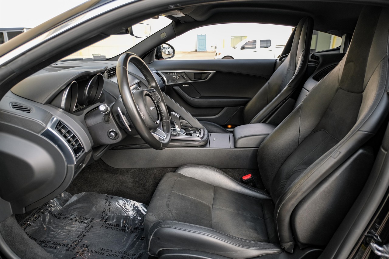 Jaguar F-Type Vehicle Main Gallery Image 04