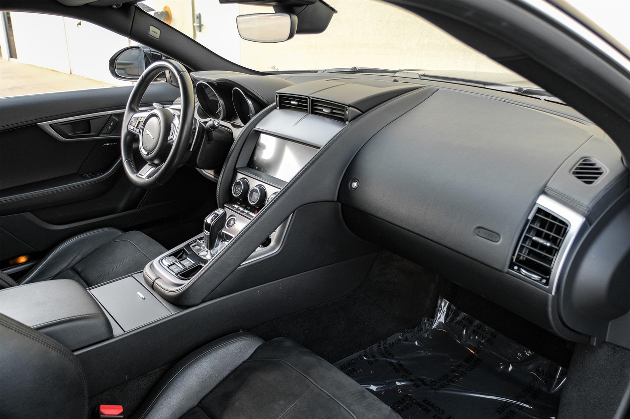 Jaguar F-Type Vehicle Main Gallery Image 12