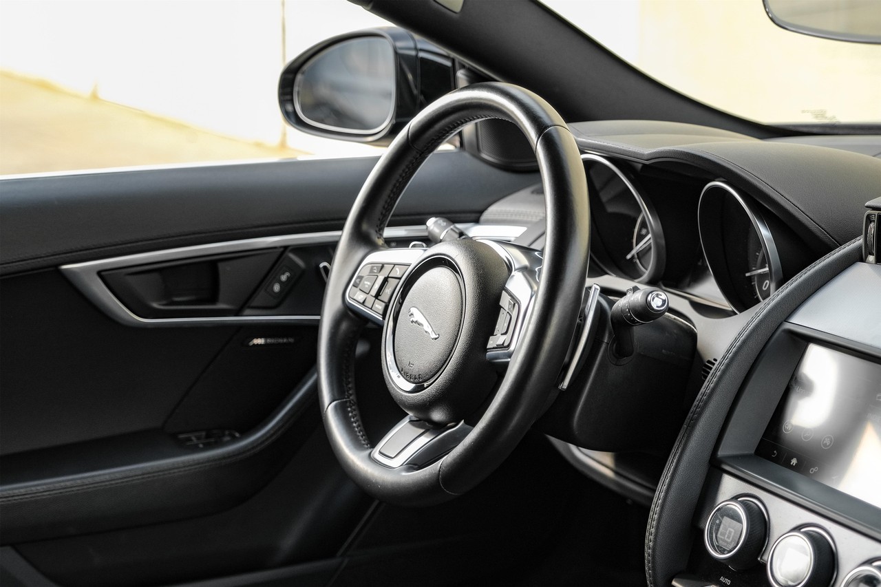 Jaguar F-Type Vehicle Main Gallery Image 13