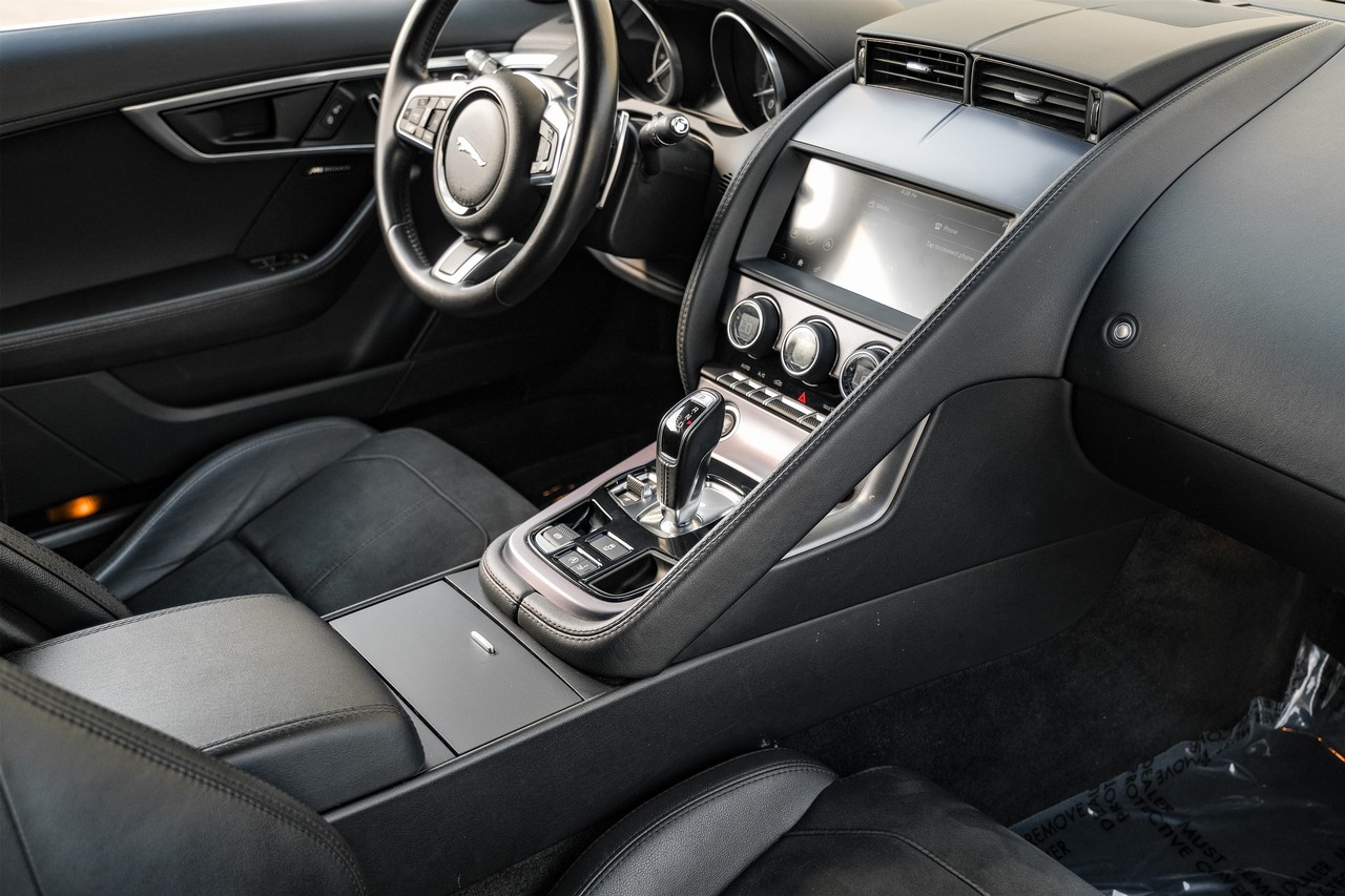 Jaguar F-Type Vehicle Main Gallery Image 22