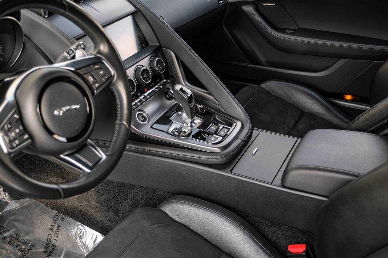 Jaguar F-Type Vehicle Main Gallery Image 23