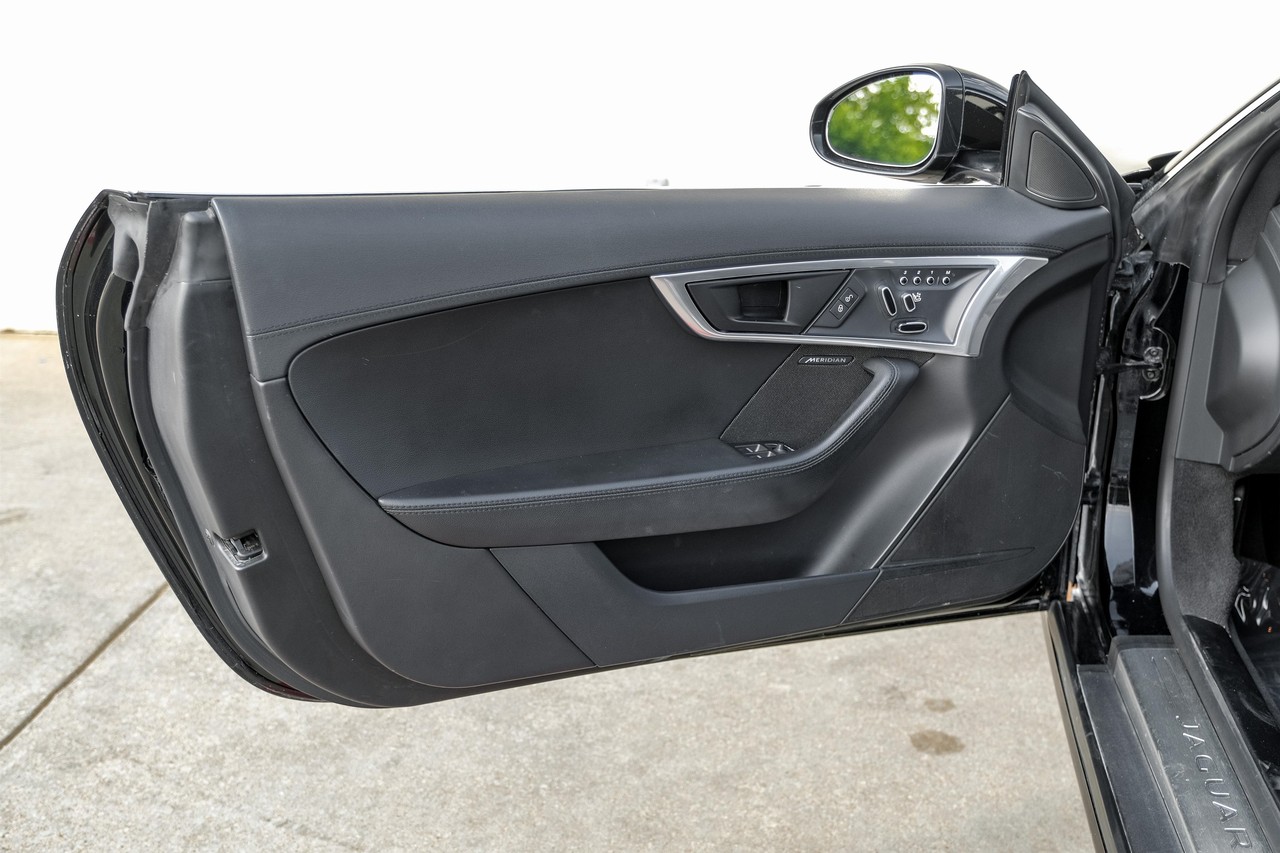 Jaguar F-Type Vehicle Main Gallery Image 34