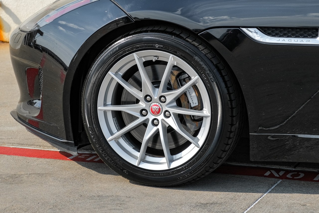 Jaguar F-Type Vehicle Main Gallery Image 44