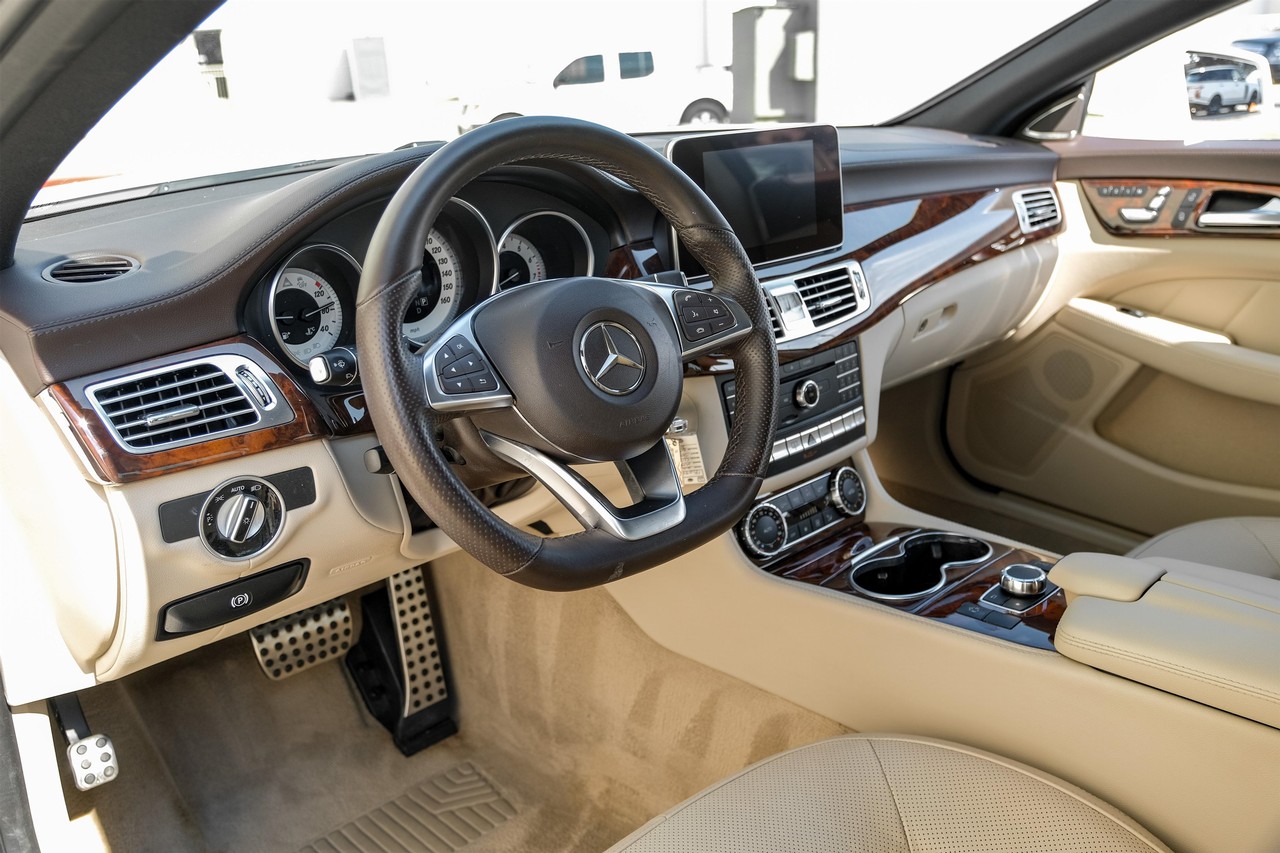 Mercedes-Benz CLS Vehicle Main Gallery Image 03