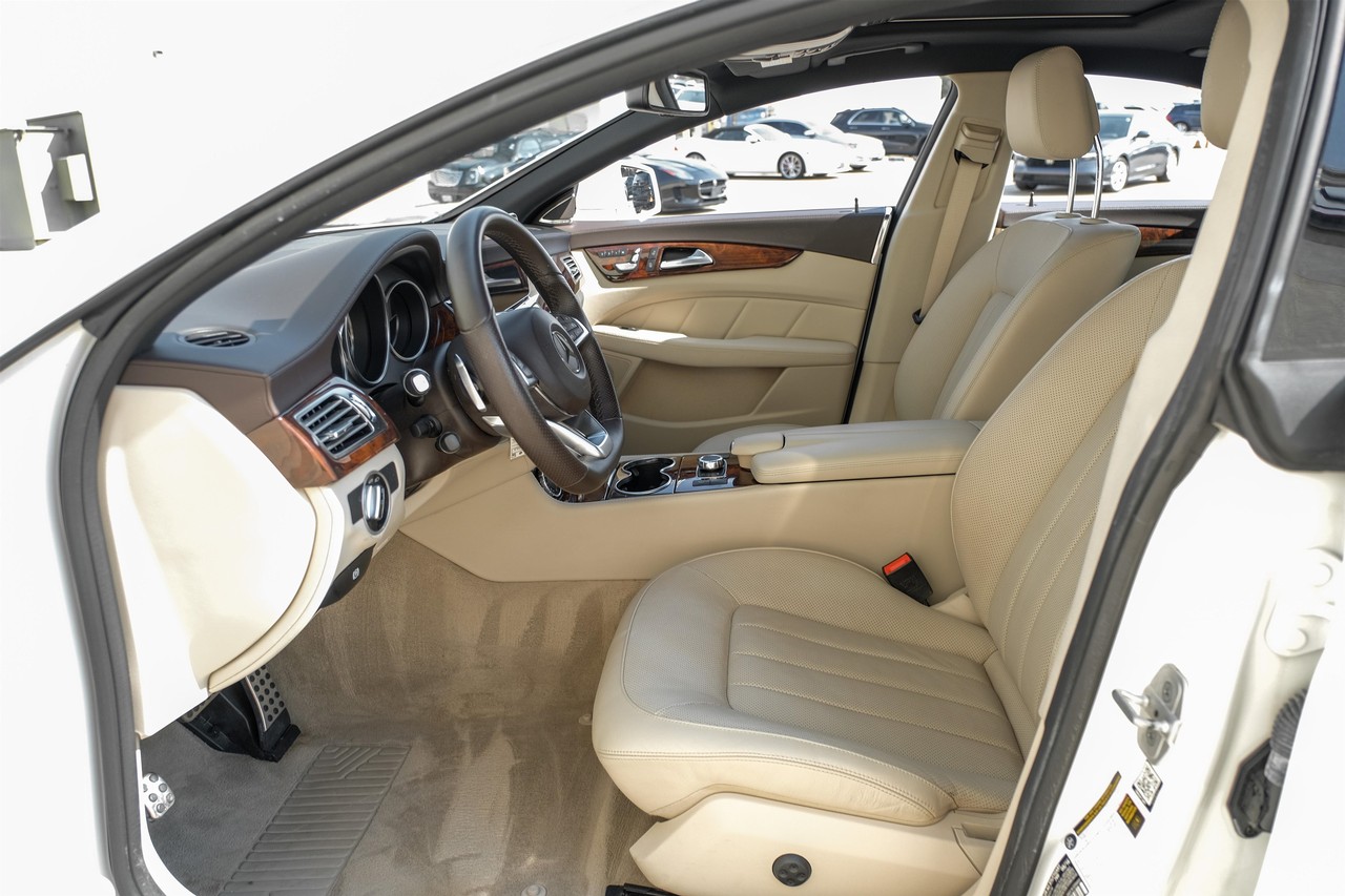 Mercedes-Benz CLS Vehicle Main Gallery Image 04