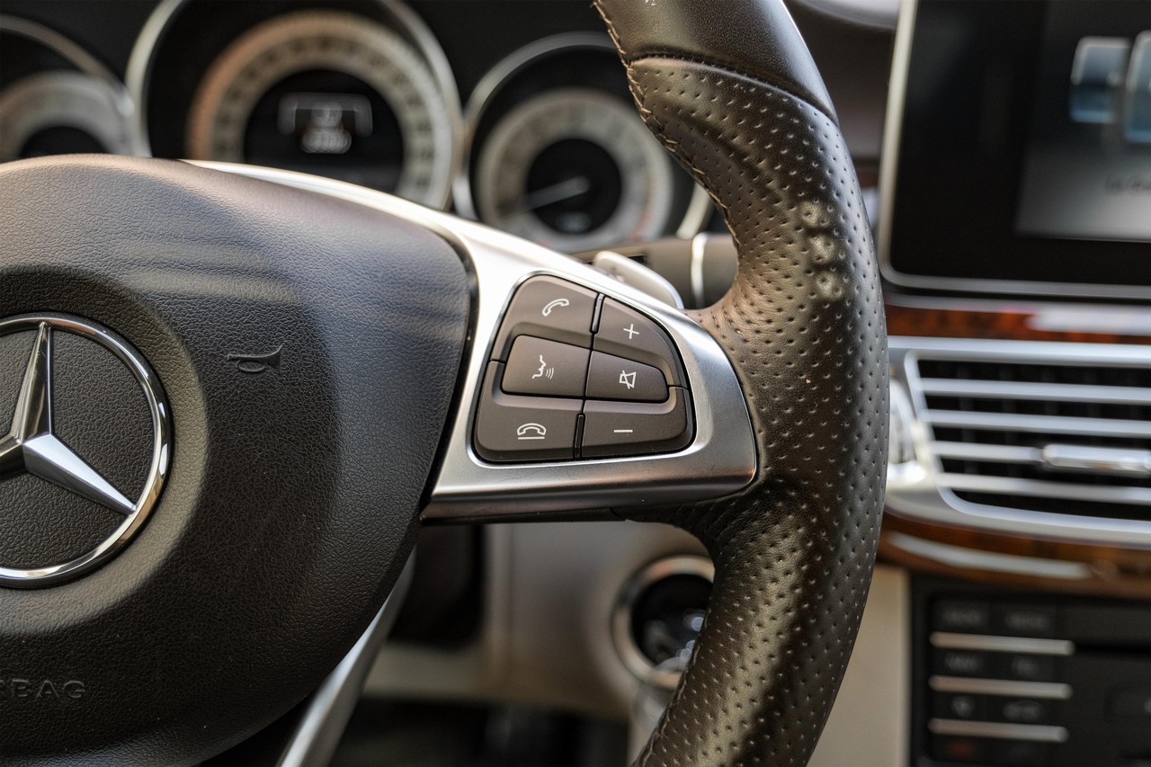 Mercedes-Benz CLS Vehicle Main Gallery Image 18
