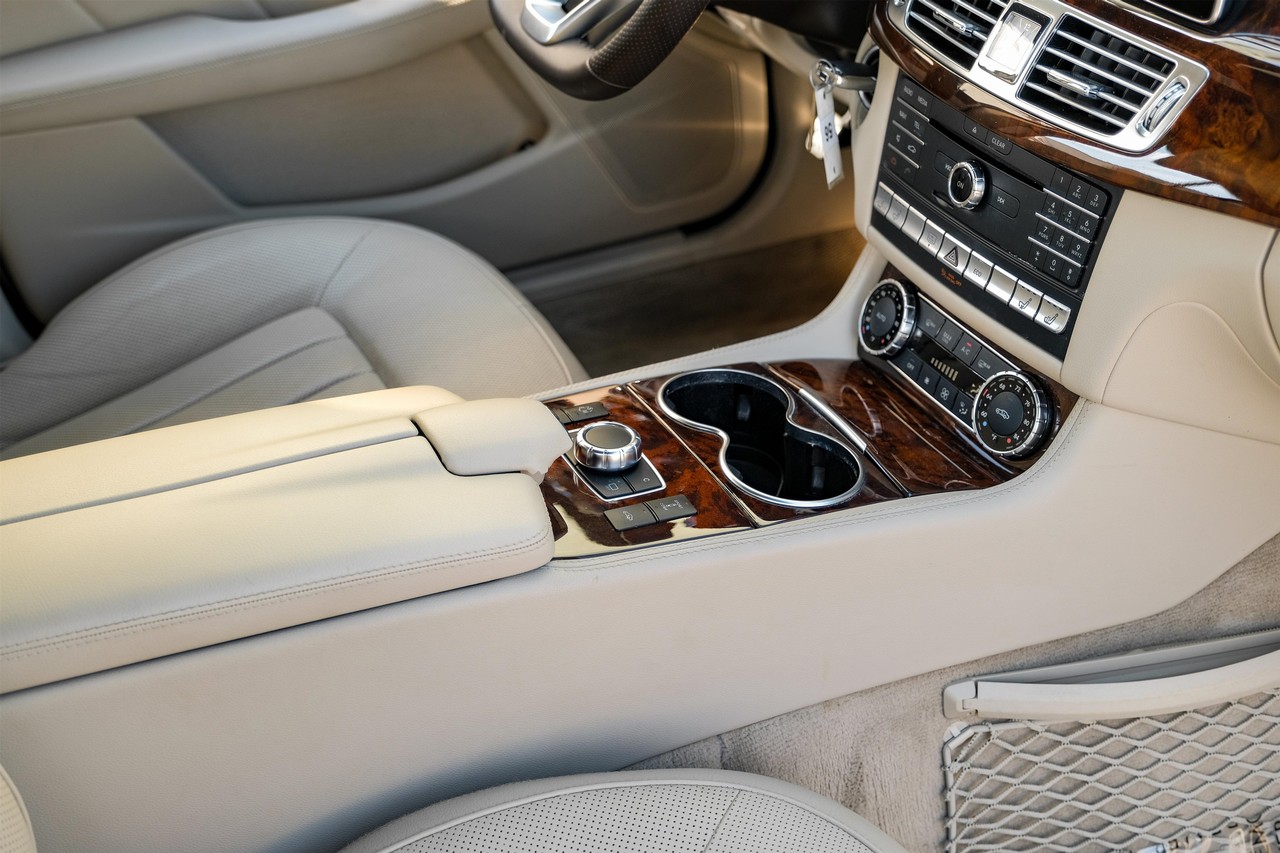 Mercedes-Benz CLS Vehicle Main Gallery Image 23
