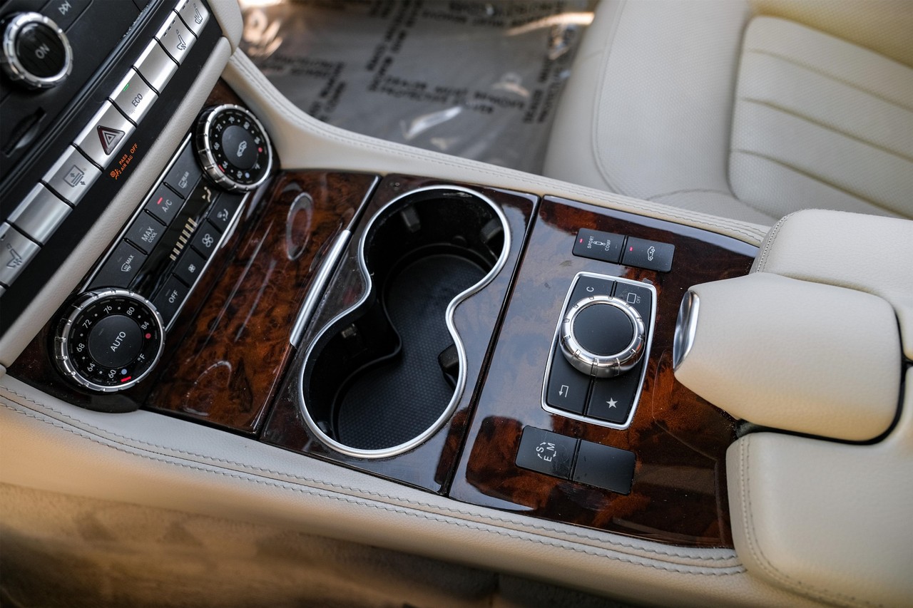 Mercedes-Benz CLS Vehicle Main Gallery Image 25