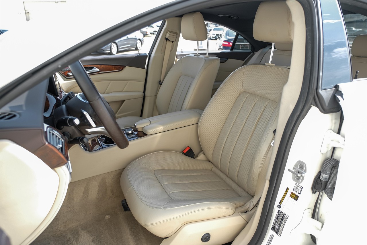 Mercedes-Benz CLS Vehicle Main Gallery Image 30