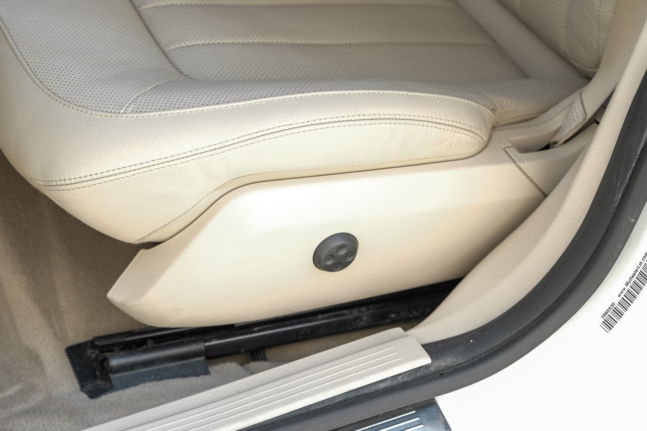 Mercedes-Benz CLS Vehicle Main Gallery Image 31