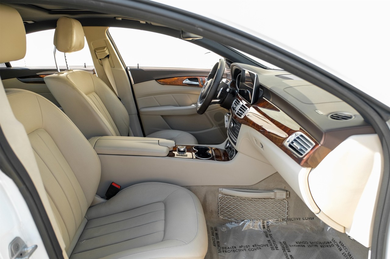 Mercedes-Benz CLS Vehicle Main Gallery Image 32