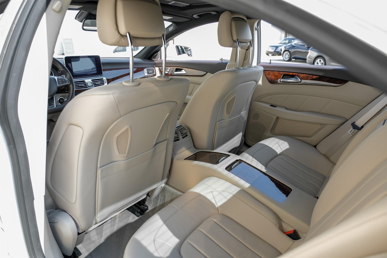 Mercedes-Benz CLS Vehicle Main Gallery Image 35