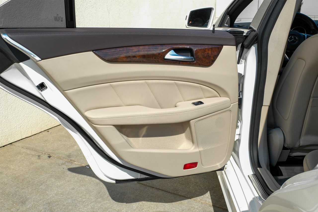 Mercedes-Benz CLS Vehicle Main Gallery Image 43