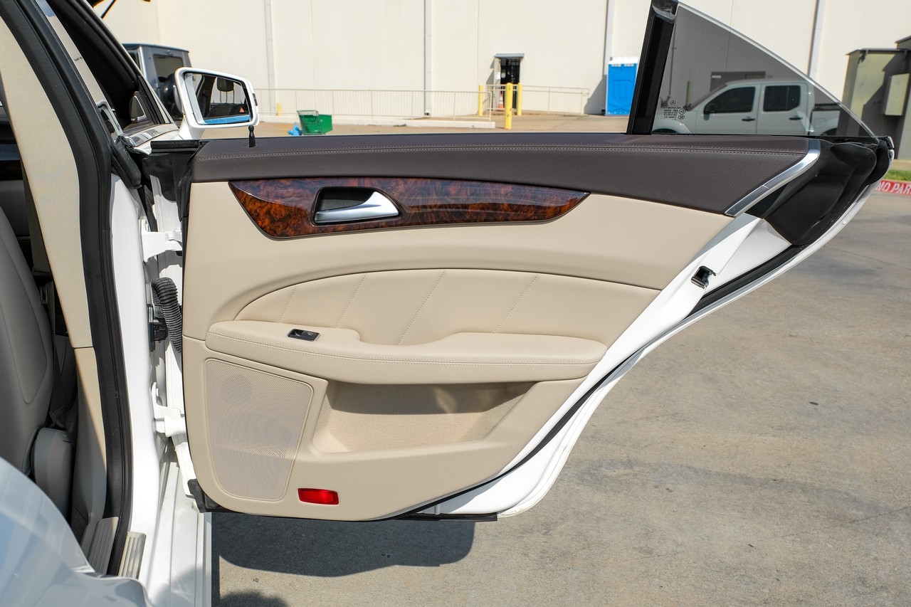 Mercedes-Benz CLS Vehicle Main Gallery Image 44