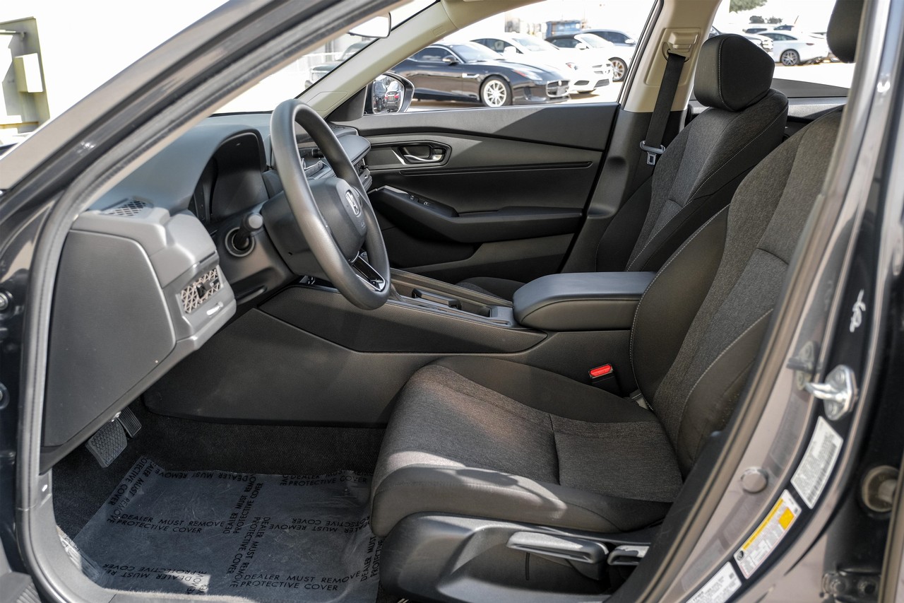Honda Accord Vehicle Main Gallery Image 04