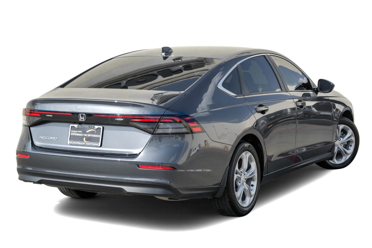 Honda Accord Vehicle Main Gallery Image 08