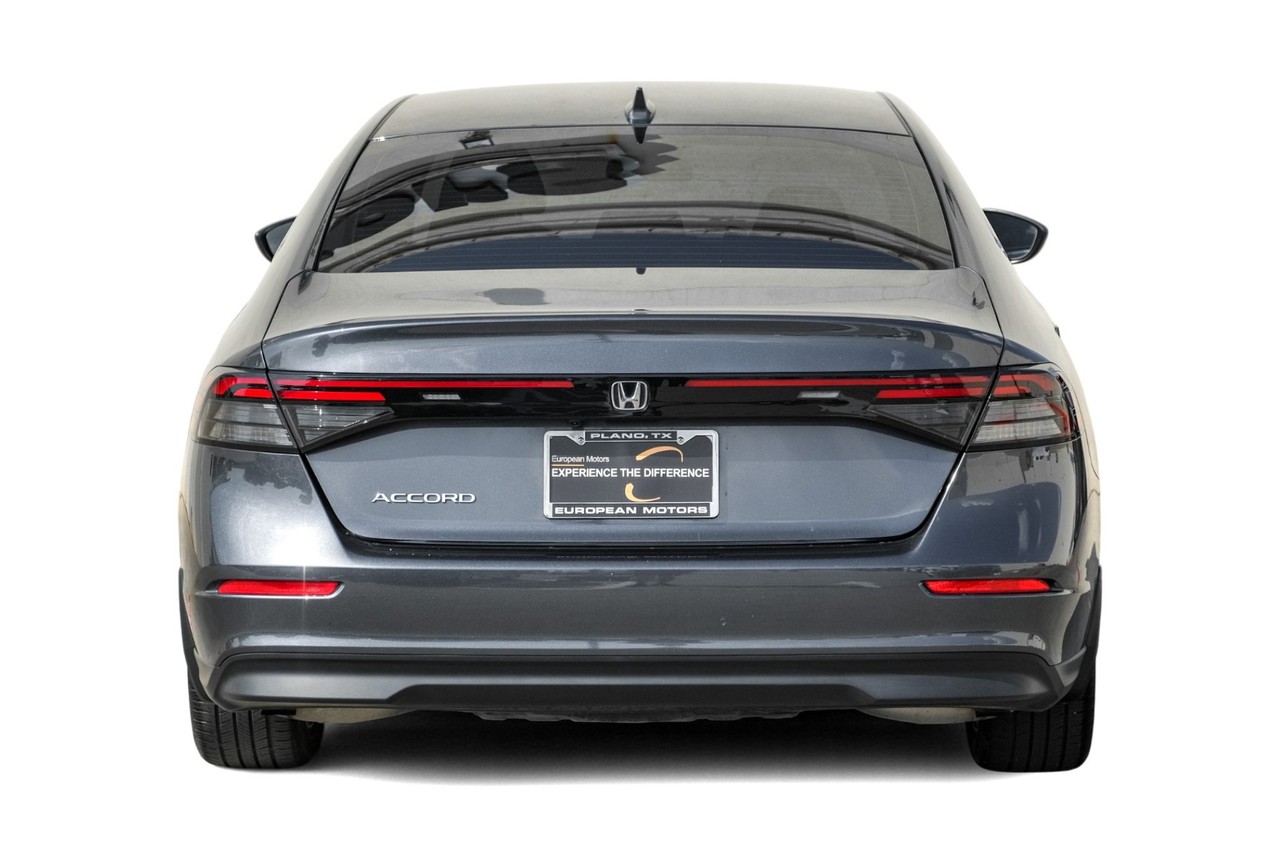 Honda Accord Vehicle Main Gallery Image 09