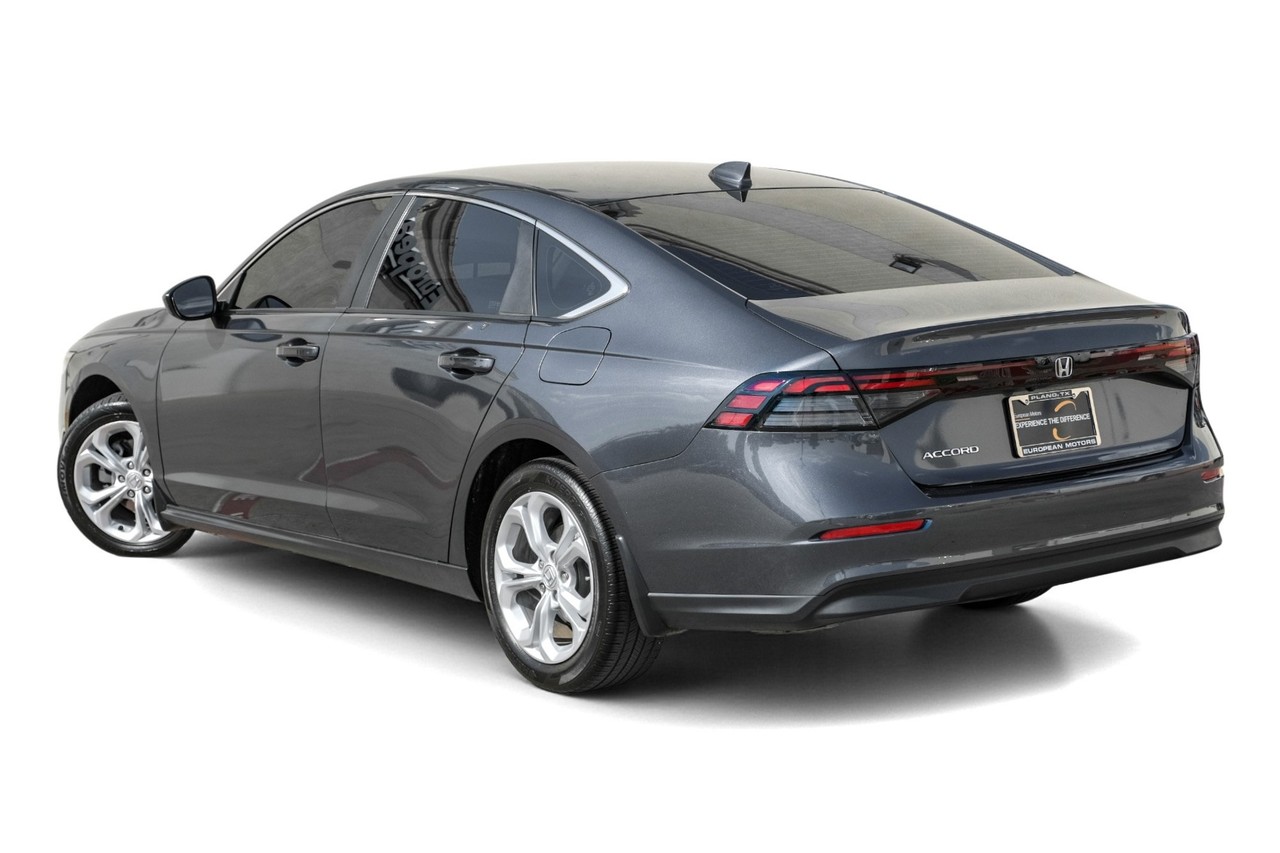 Honda Accord Vehicle Main Gallery Image 10