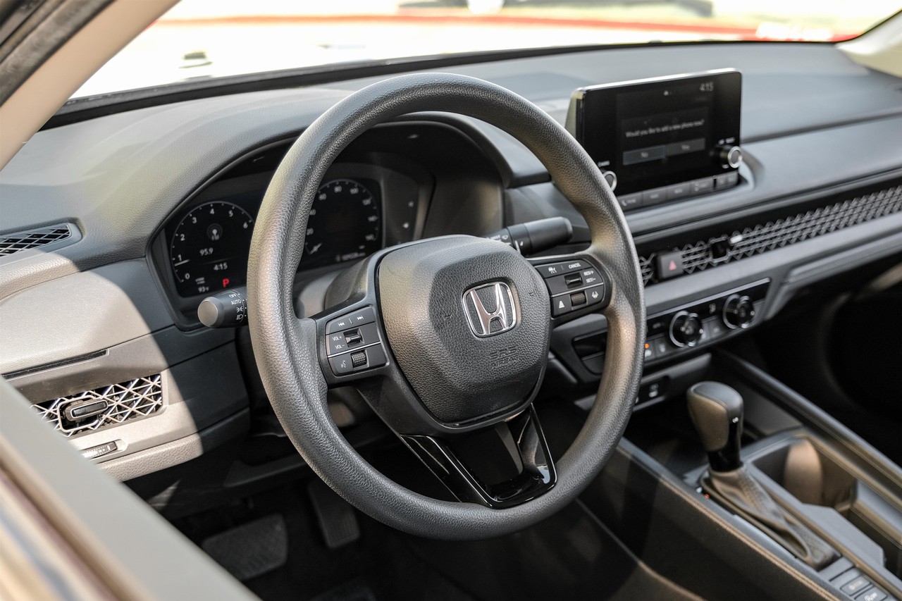 Honda Accord Vehicle Main Gallery Image 15