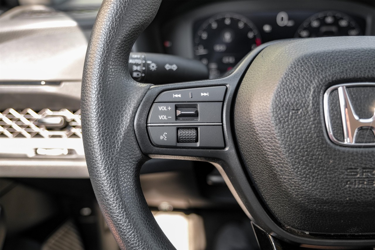 Honda Accord Vehicle Main Gallery Image 16