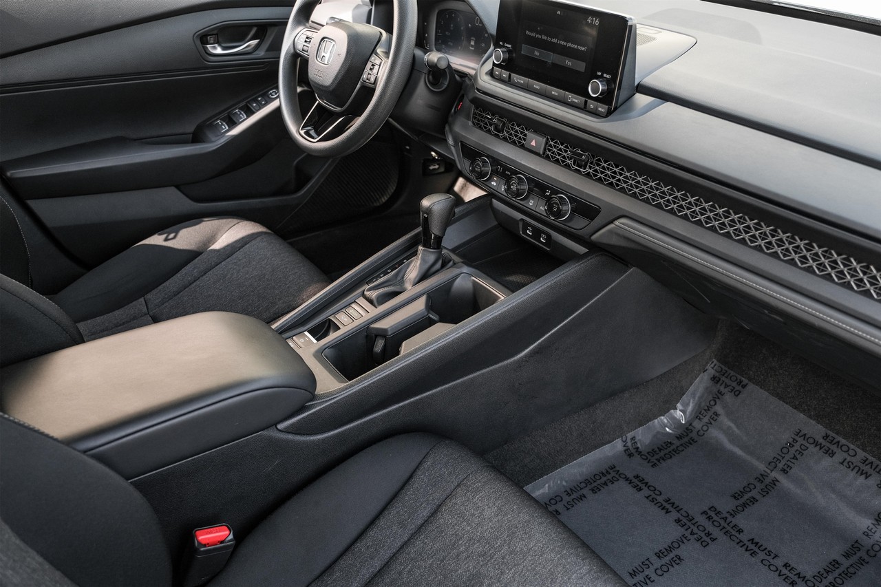 Honda Accord Vehicle Main Gallery Image 22