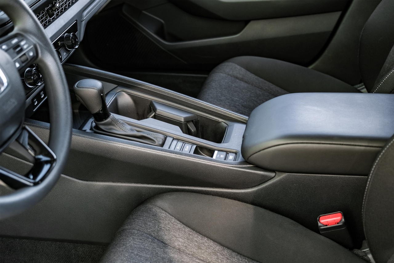 Honda Accord Vehicle Main Gallery Image 23