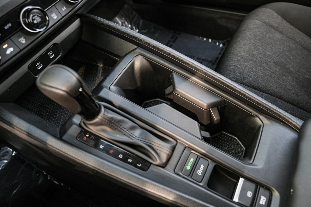 Honda Accord Vehicle Main Gallery Image 24
