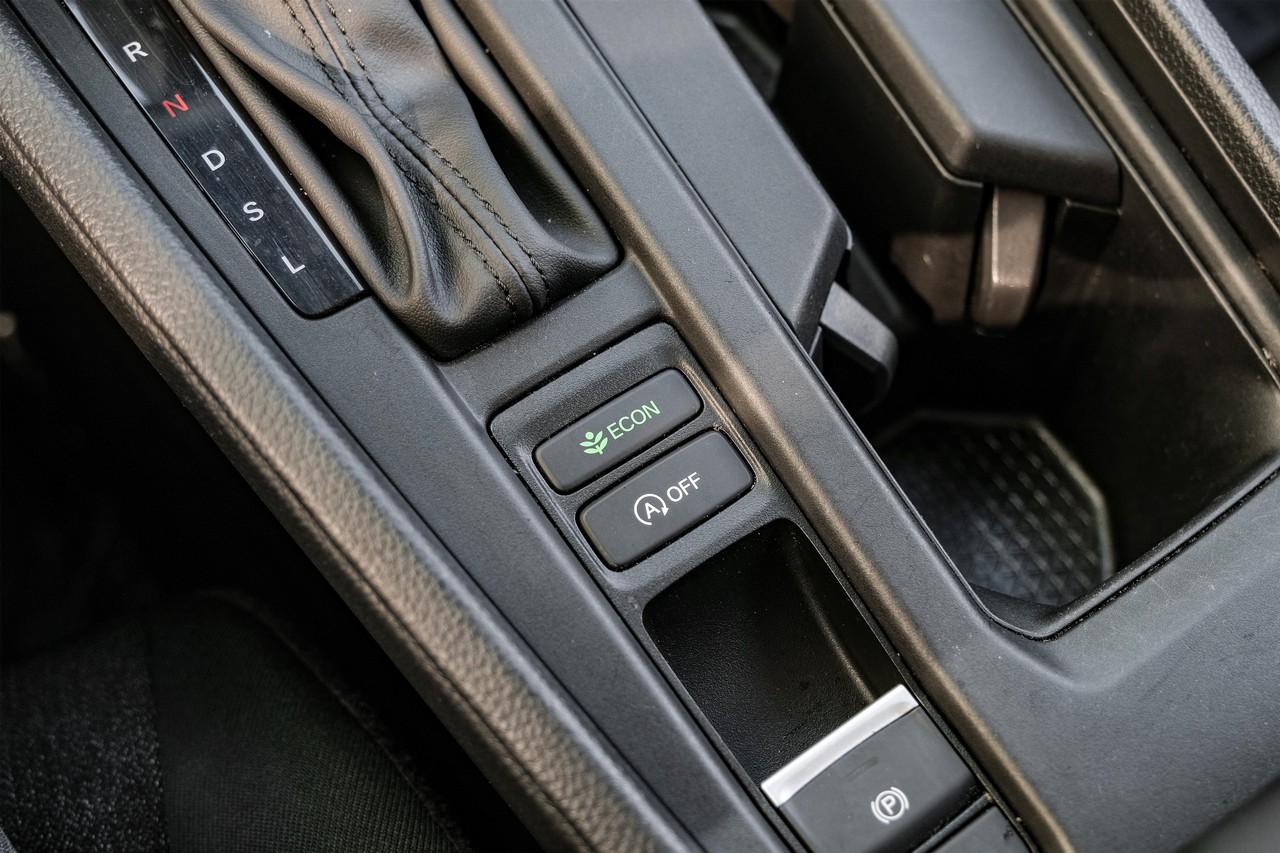 Honda Accord Vehicle Main Gallery Image 25