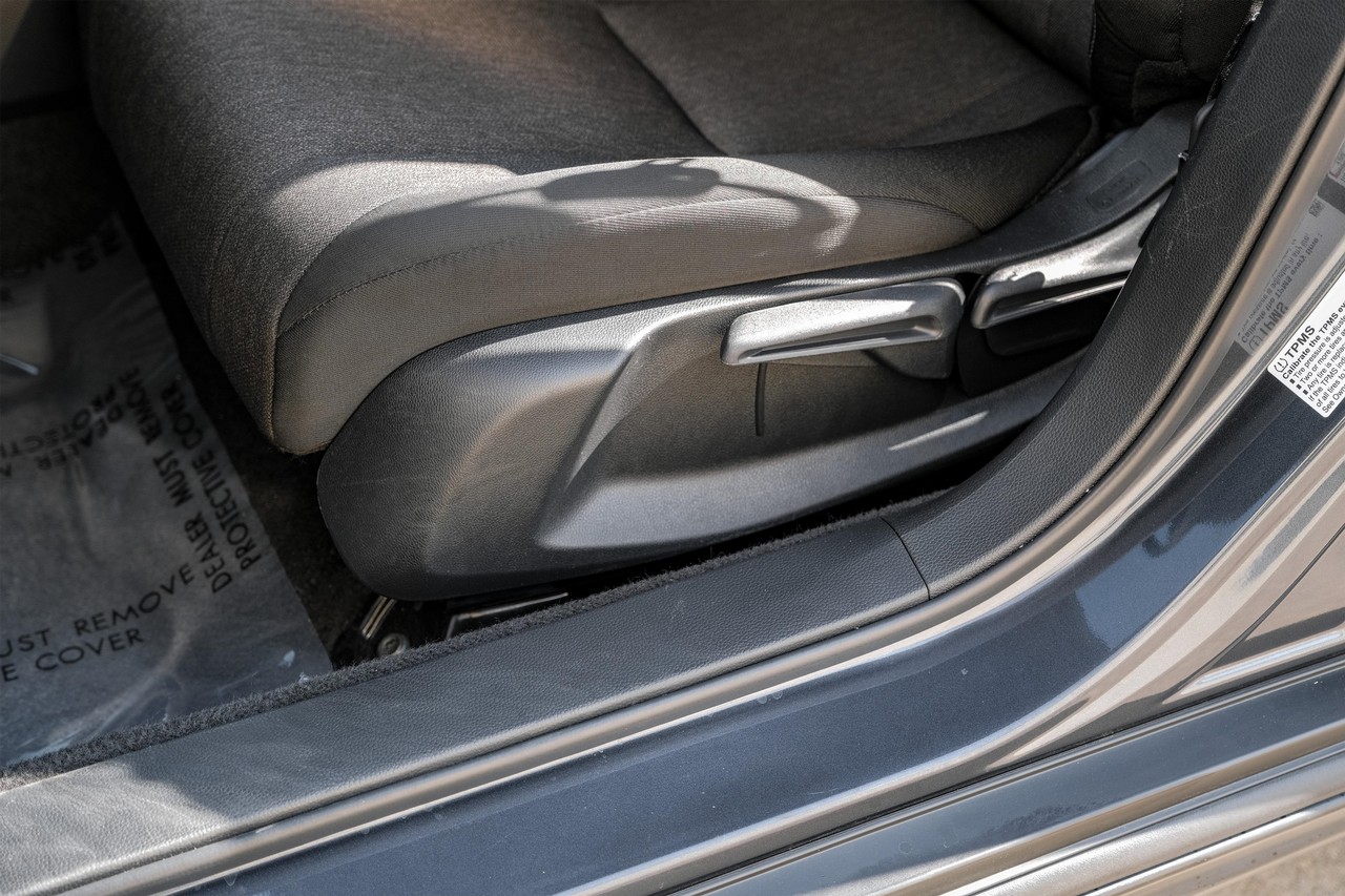 Honda Accord Vehicle Main Gallery Image 31