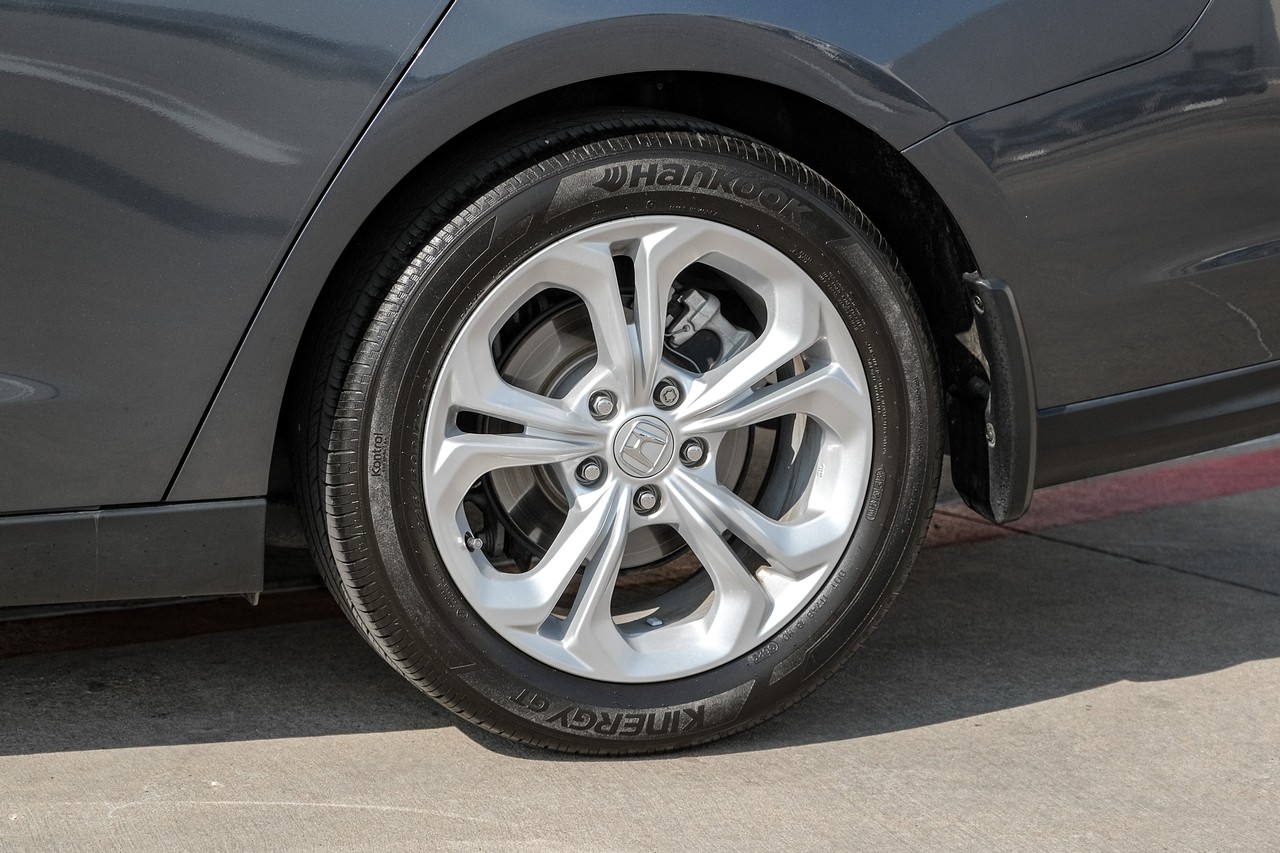 Honda Accord Vehicle Main Gallery Image 51