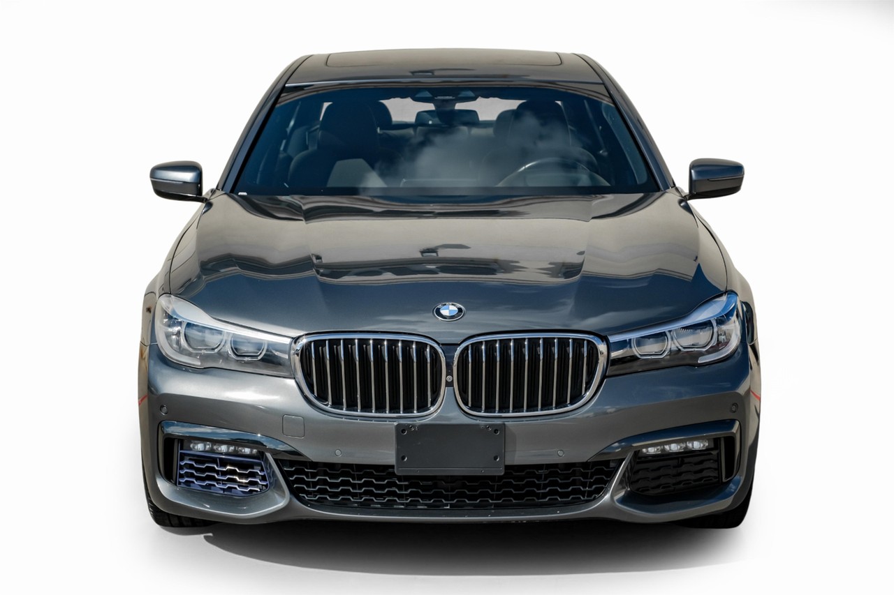 BMW 740i Vehicle Main Gallery Image 06