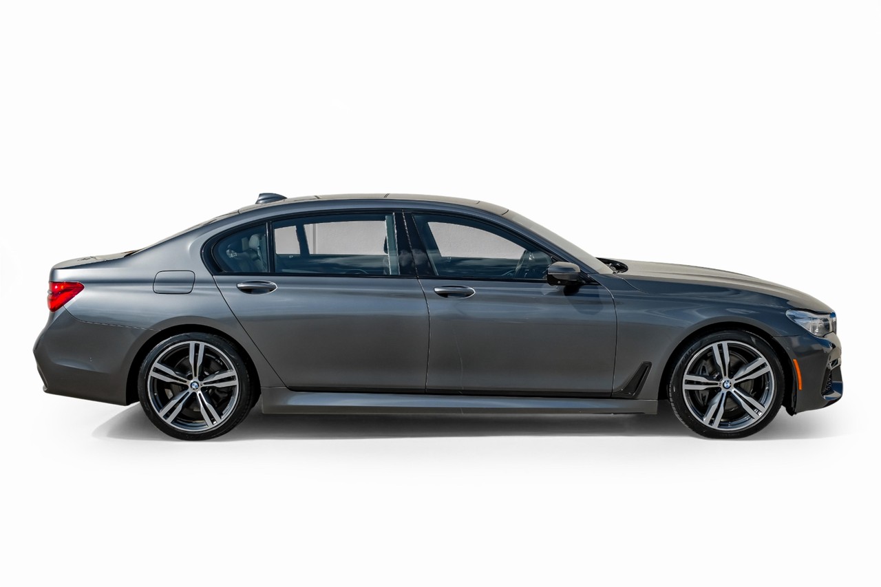 BMW 740i Vehicle Main Gallery Image 08