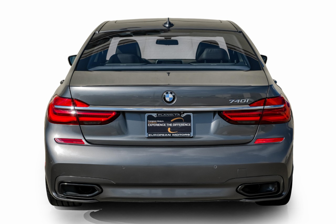 BMW 740i Vehicle Main Gallery Image 10