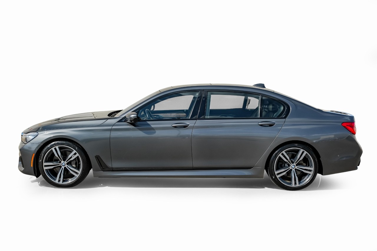 BMW 740i Vehicle Main Gallery Image 12