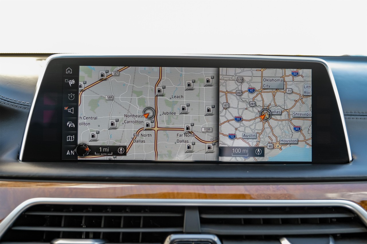 BMW 740i Vehicle Main Gallery Image 25