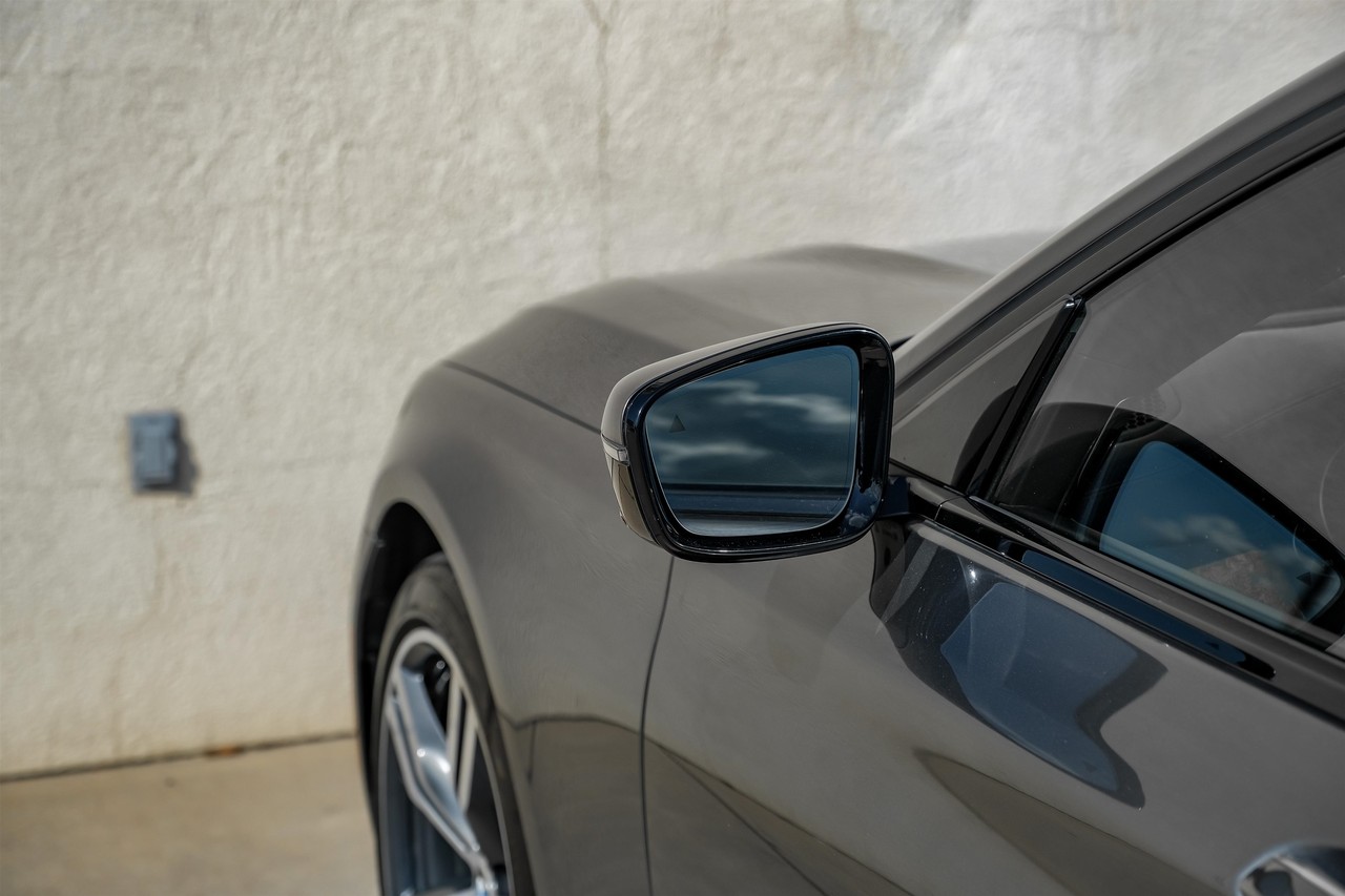 BMW 740i Vehicle Main Gallery Image 44