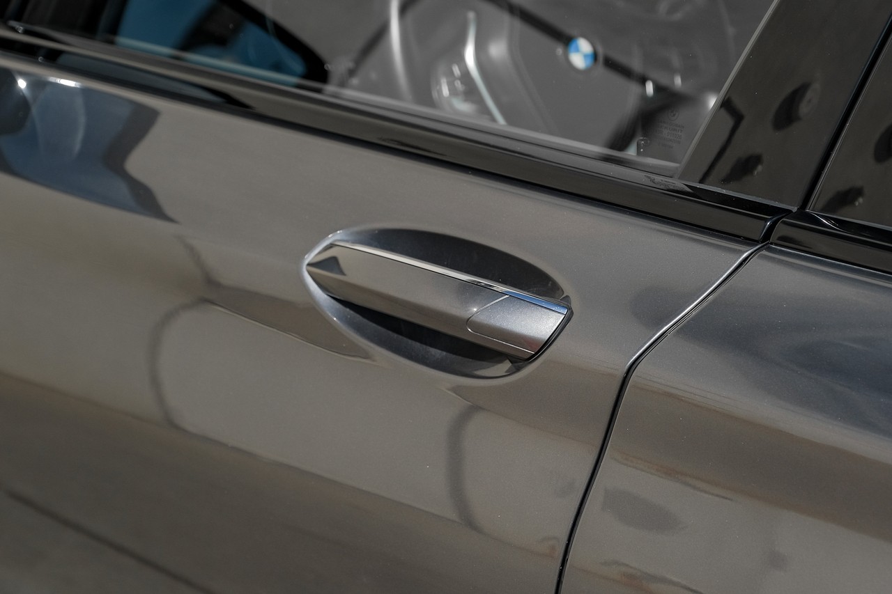 BMW 740i Vehicle Main Gallery Image 45