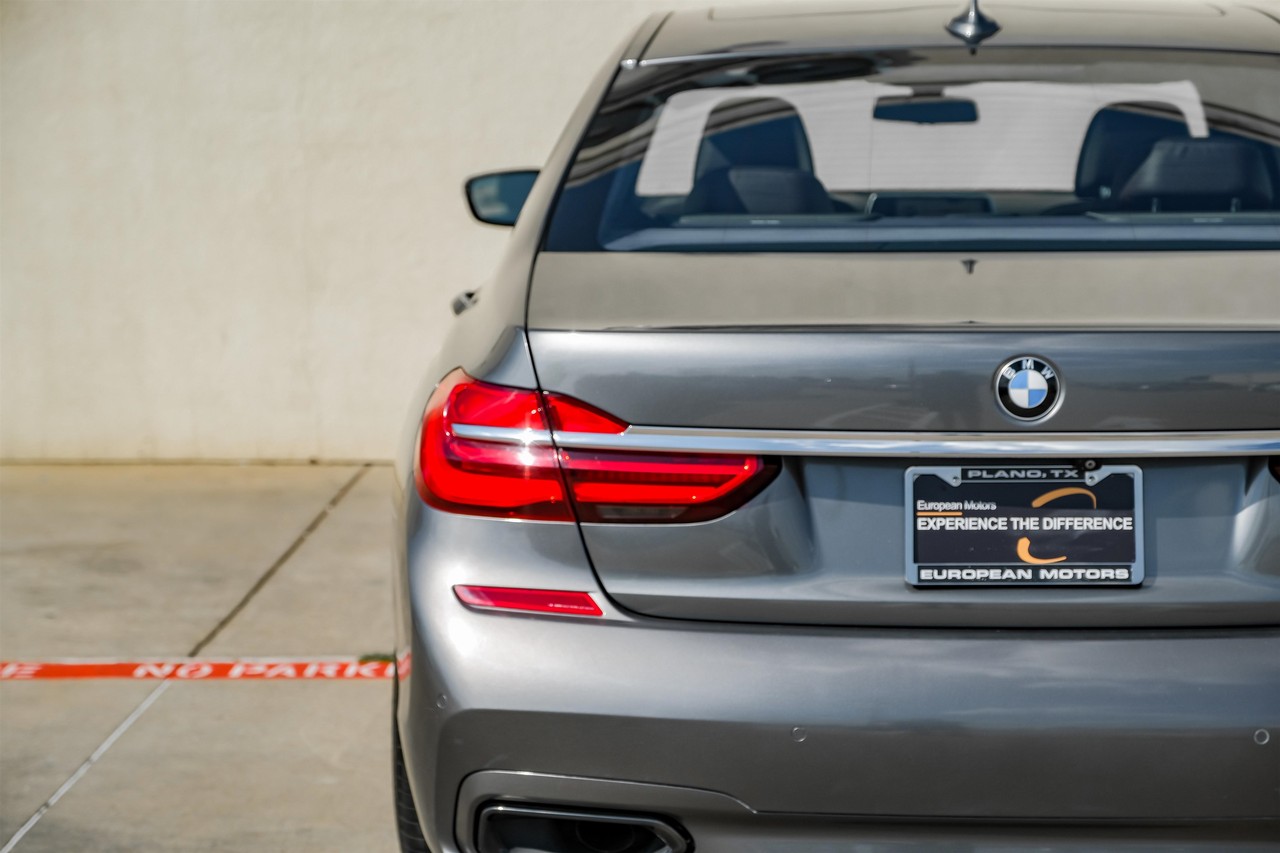 BMW 740i Vehicle Main Gallery Image 47