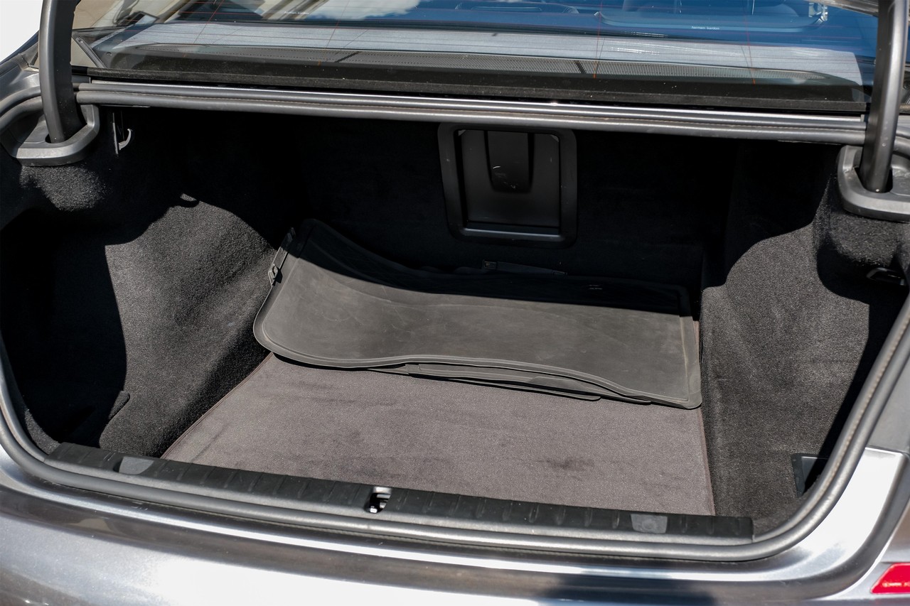 BMW 740i Vehicle Main Gallery Image 48