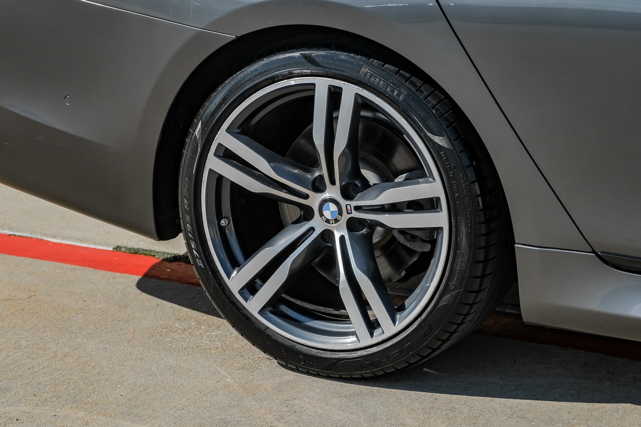 BMW 740i Vehicle Main Gallery Image 51