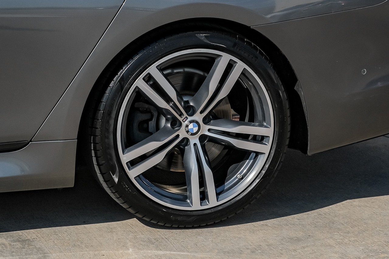 BMW 740i Vehicle Main Gallery Image 54