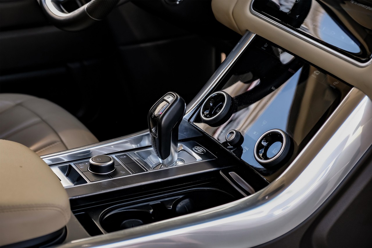 Land Rover Range Rover Sport Vehicle Main Gallery Image 25