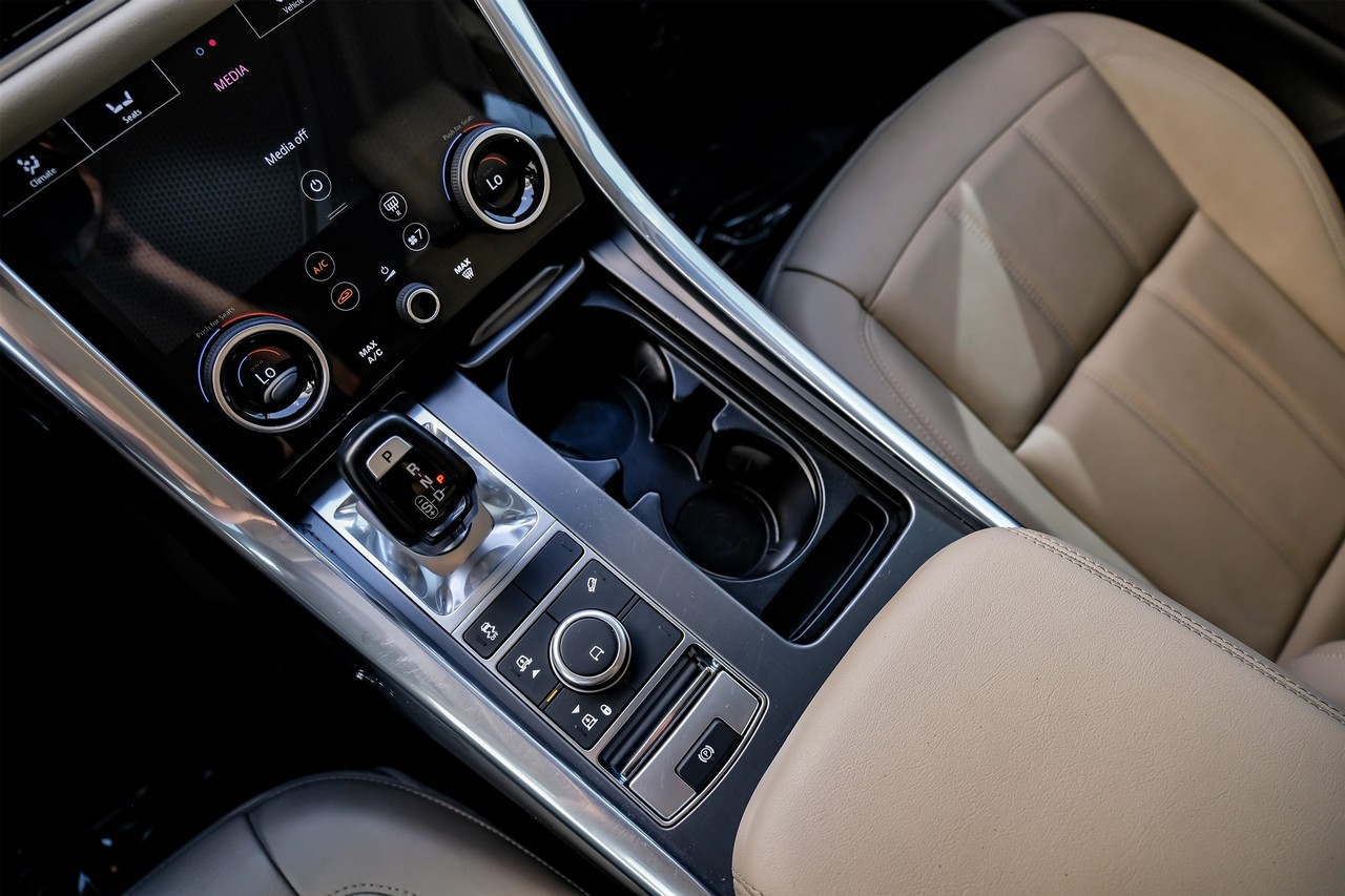 Land Rover Range Rover Sport Vehicle Main Gallery Image 26