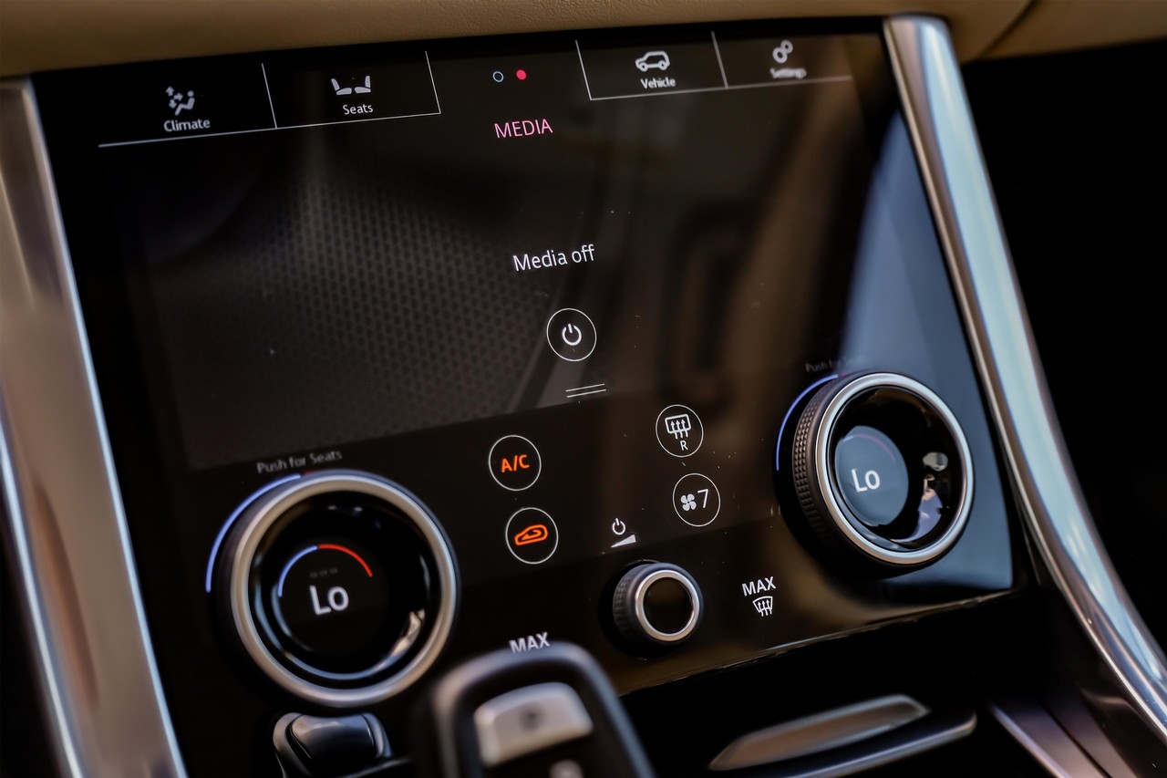 Land Rover Range Rover Sport Vehicle Main Gallery Image 27