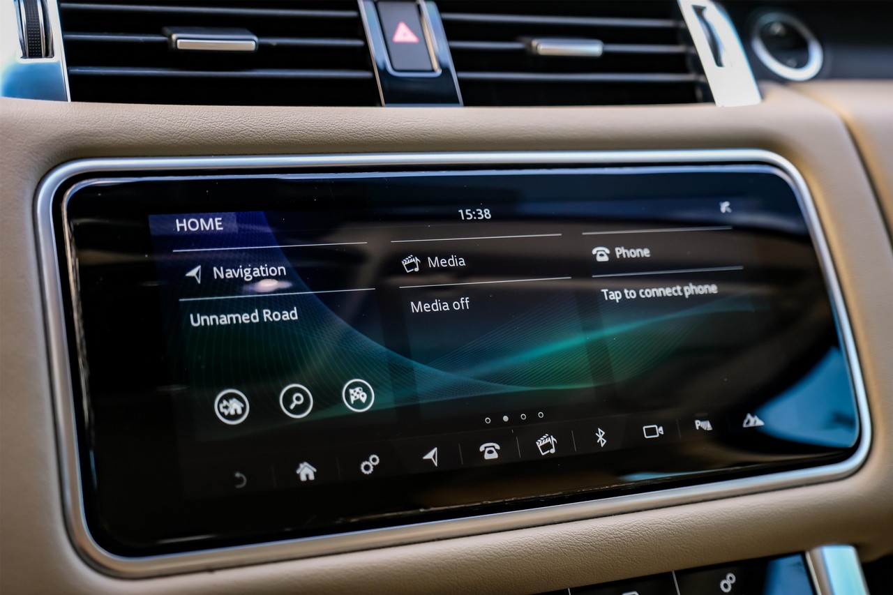 Land Rover Range Rover Sport Vehicle Main Gallery Image 28